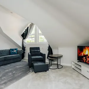 https://luxury-central-apartment-sleeps-7-guests-with-free.bournemouth-hotels.org