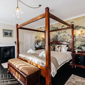 https://stunning-5-bedroom-georgian-townhouse-with-garden.tophotelsbath.com